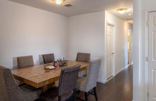 Jersey City Apartamento | Huge 3BR Urban Gem just 3 miles to NYC plus Free Parking