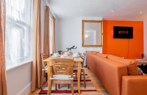 East Putney Apartamento | Huge 4 BR, 30s to Tube, 3 Bath & Gym Gear