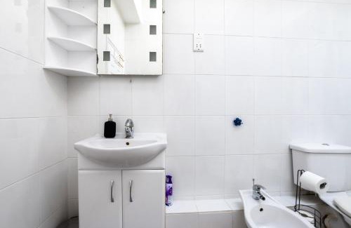 East Putney Apartamento | Huge 4 BR, 30s to Tube, 3 Bath & Gym Gear