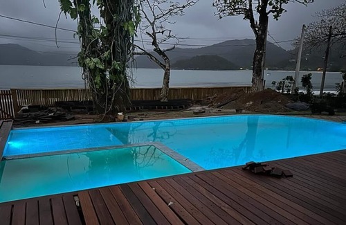 Lazaro Casa | Huge Foot-in-the-sand House 5 suites | Lazaro Beach Ubatuba