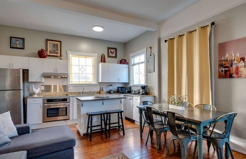 Historic Downtown Savannah Hotel | Huge 5 bedroom 5 bath Home in Savannah