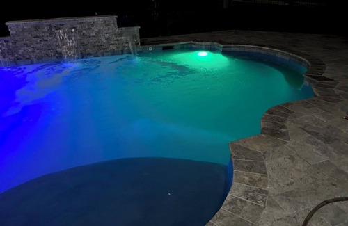 Sunshine Casa | Huge 5 bedroom in Baton Rouge with Pool, Theatre 55m to New Orleans Super Bowl
