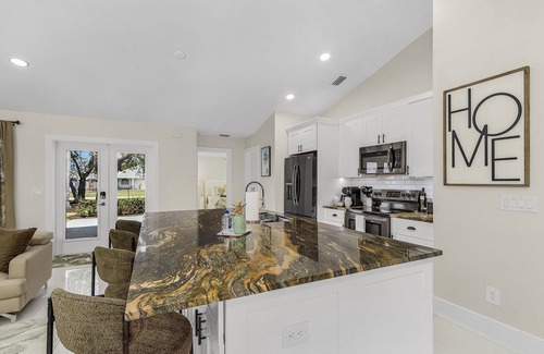 Willoughby Acres Casa | Huge 5BR Heated Pool, BBQ, 3 Suites Nr Beaches,Pets OK