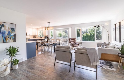 Glenmore Casa | Huge 5BR Home with Pool, Hot Tub & Games Room