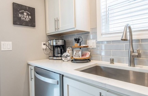 Lower East Side Casa | HUGE 6BR, Luxe Single Family Home, Best Location!