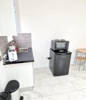 Broad Green Casa | Huge 7-bedroom House in Croydon