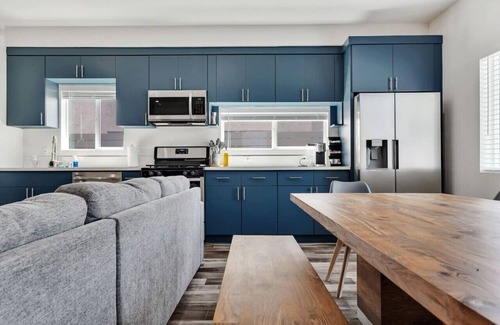 Montebello Casa | Huge and modern home near LA & OC