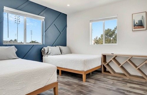 Montebello Casa | Huge and modern home near LA & OC