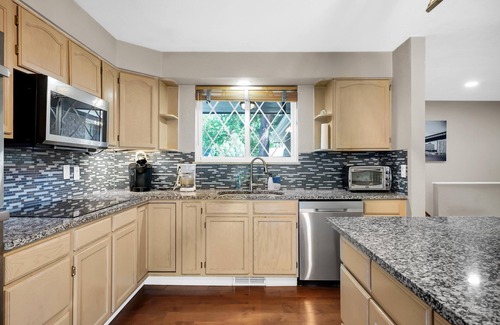 Northwest Arvada Casa | Huge Arvada Retreat! Great quiet neighborhood!