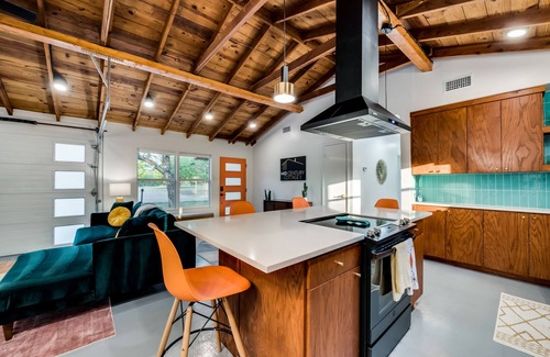 Haltom City Casa | Huge Backyard, with 6 Person Hot Tub & Firepit, close to Downtown Fort Worth!