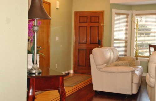 Beaverton Casa | Huge Bdrms on main-Charming vacation home for 19