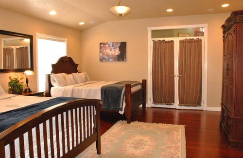Beaverton Casa | Huge Bdrms on main-Charming vacation home for 19