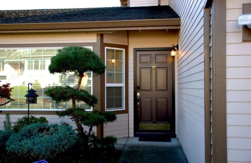 Beaverton Casa | Huge Bdrms on main-Charming vacation home for 19