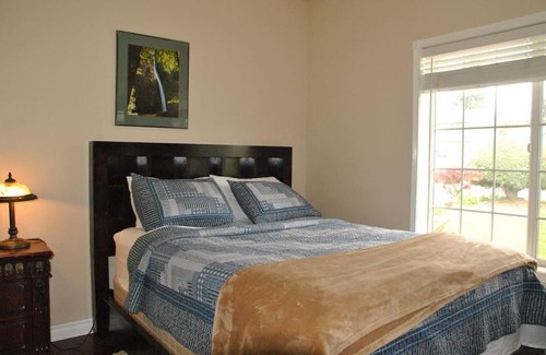 Beaverton Casa | Huge Bdrms on main-Charming vacation home for 19