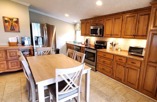 Jacksons' Gap Casa | Huge boathouse, screened porch, Firepit, quiet neighborhood, 3/2. Pets friendly