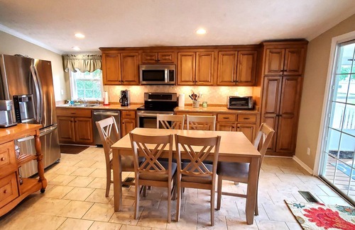 Jacksons' Gap Casa | Huge boathouse, screened porch, Firepit, quiet neighborhood, 3/2. Pets friendly