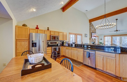 Tannersville Cabina | ⭐️ Huge Cabin 3min to Camelback + Hot Tub, Pool, Fireplace, Grill & Deck