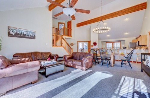 Tannersville Cabina | ⭐️ Huge Cabin 3min to Camelback + Hot Tub, Pool, Fireplace, Grill & Deck