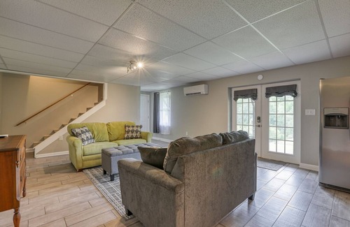 Alexander Apartamento | Huge Cabin Apartment, over 1250 SF, Mountain views! 2 car garage, All 1 level!