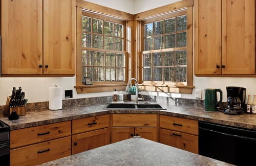 Jay Cabina | Huge Cabin, Near Whiteface and Lake Placid, Hot Tub, Sauna & Game Room