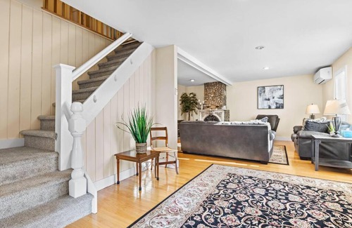 Colchester Casa | Huge camp with private beach and sunset views!