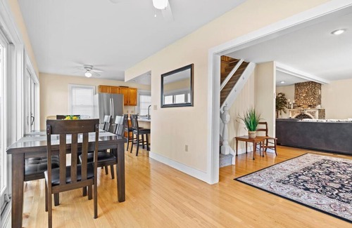 Colchester Casa | Huge camp with private beach and sunset views!