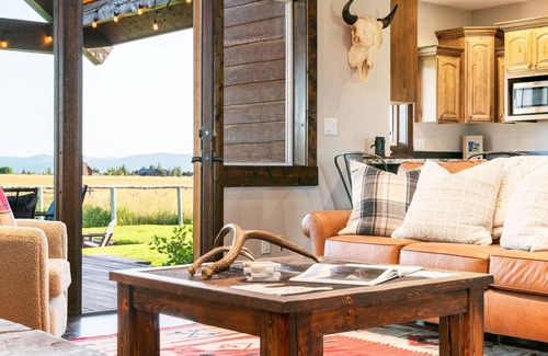Driggs Casa | Huge Chalet - Epic Views, Theater, Hot Tub, & Gym!