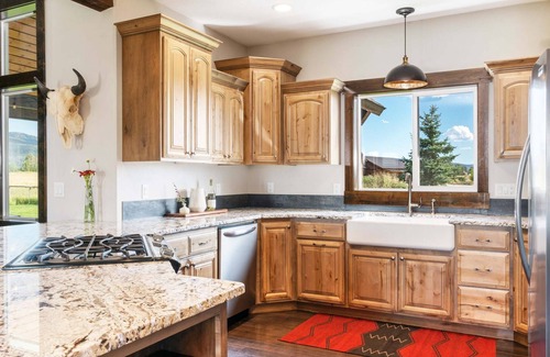 Driggs Casa | Huge Chalet - Epic Views, Theater, Hot Tub, & Gym!