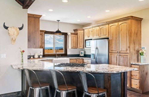 Driggs Casa | Huge Chalet - Epic Views, Theater, Hot Tub, & Gym!