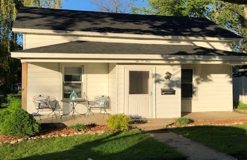 Elk Rapids Casa | Enorme lote en la esquina, la casa está a 2 minutos a pie de la playa, del parque infantil y del parque