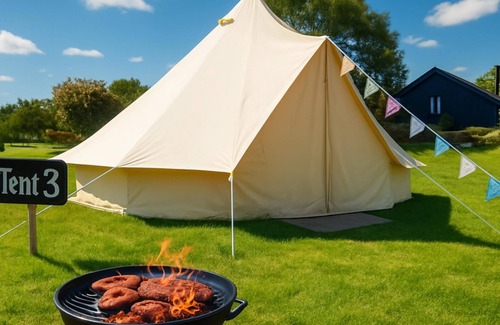 Dwyran Cabina | Huge Cozy Bell Tent With Tv and Heating