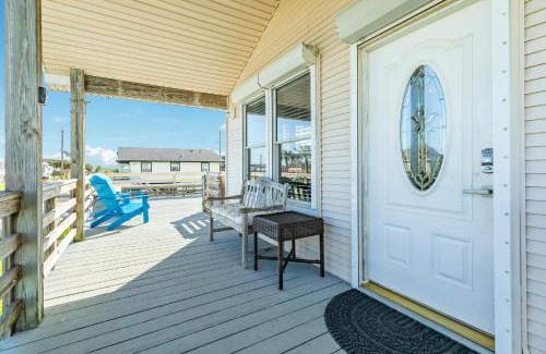 Jamaica Beach Casa | Huge Deck Fully Fenced & Pups Welcome