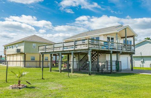 Jamaica Beach Casa | Huge Deck Fully Fenced & Pups Welcome