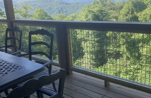 Boone Casa | Nueva lista, 5 dormitorios, 5. 5 baños, excelentes vistas, 2 cubiertas enormes, comunidad cerrada
