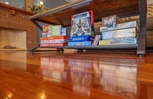 Holy Cross Casa | Huge Downtown Retreat with Free Parking