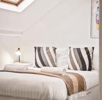 Heaton Apartamento | Huge Duplex in Great Location