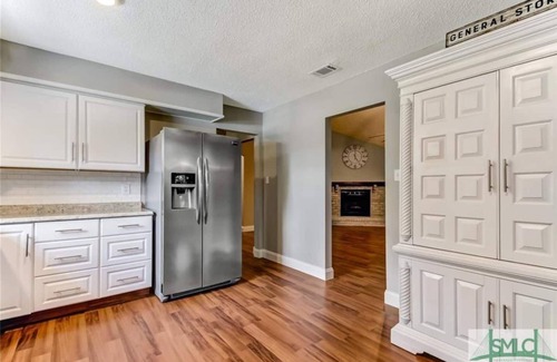 Savannah Casa | Huge, Family-Friendly Home. 10-Mins to Downtown! Giant TV's, sweet back porch!