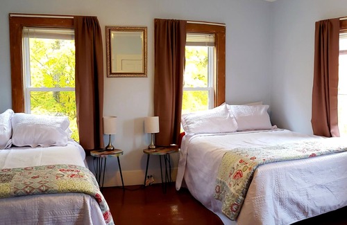 Parsonsfield Otro | Huge Farmhouse in the heart of Southern Maine - Close to Mountains and lakes!