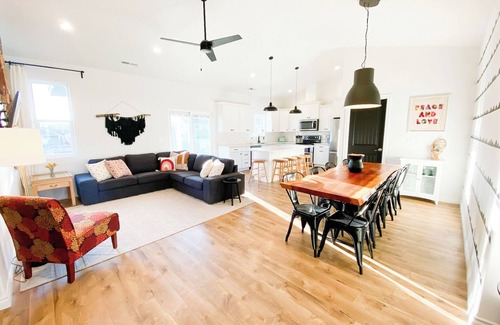 Naches Casa | Huge Fenced Yard Near Town and The Mountains