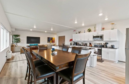 South Perry District Apartamento | HUGE-Fun-Trendy Apt by Perry District & Downtown!