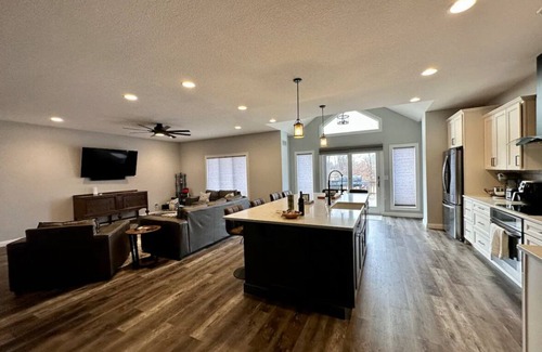 Columbia Casa | HUGE Getaway Home on 3 Acres - 10min to downtown