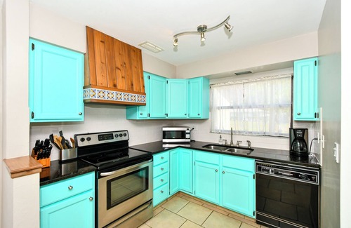 Sarasota Casa | Huge Heated Pool Home - Minutes to Siesta Key, Shopping, and More!!!