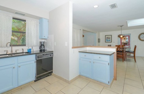 Sarasota Casa | Huge Heated Pool Home - Minutes to Siesta Key, Shopping, and More!!!