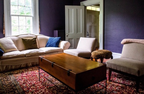 Marlboro Casa | Huge Historic 6 Bedroom House that sleeps 13 with Stream and Waterfall