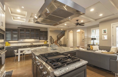 Central East Austin Casa | AMPLIA CASA / GRUPOS GRANDES / 6BDRM / 4BA / 11BEDS / UBICACIÓN PERFECTA / FRANKLIN BBQ!