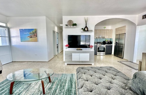 Coto Casa | Enorme casa renovada 7 cuartos 5 baños 2 piscinas 2cocinas 2 salas Playas Bellas
