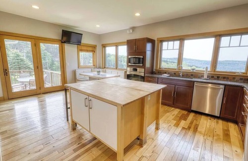 Ellicottville Casa | Huge Home & Studio-Hot Tub-Sauna-Pet Friendly-Amazing Views