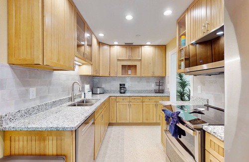 Ringling Estates Casa | Huge Home with Pool, Home Office, & Sunroom | Walk to Lido Beach