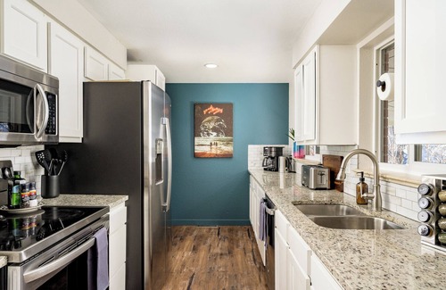 Alta Vista Area Casa | ~Huge Hot Tub~Theater/Game Room~Family Friendly~Private Backyard Oasis~Fire Pit~