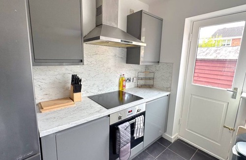 Liverpool Casa | Huge House | Free Parking | Quiet Location